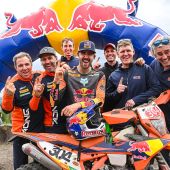 Manuel Lettenbichler von Red Bull KTM Factory Racing gelang der bestmögliche Start in die FIM Hard Enduro Weltmeisterschaft 2025, indem er das Valley's Hard Enduro in dominanter Manier gewann.